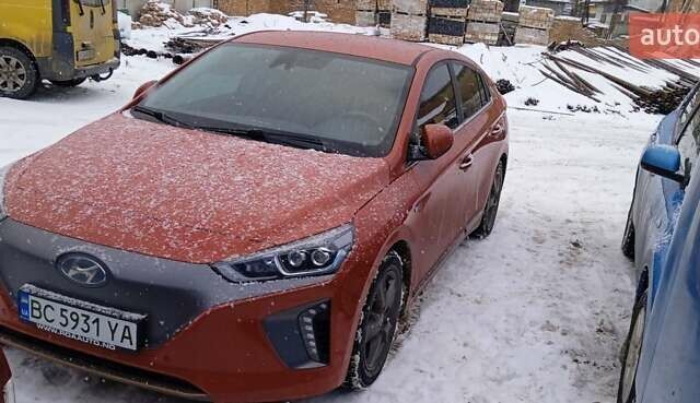 Хендай Ioniq 2017 в Бориславе на Automoto.ua Оранжевый Хендай Ioniq, объемом двигателя 0 л и пробегом 152 тыс. км за 12700 $, фото 1 на Automoto.ua