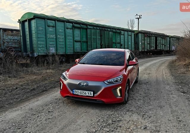 Помаранчевий Хендай Ioniq, об'ємом двигуна 0 л та пробігом 116 тис. км за 12500 $, фото 1 на Automoto.ua