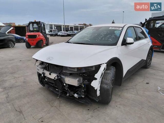 Белый Хендай Ioniq 5, объемом двигателя 0 л и пробегом 77 тыс. км за 15500 $, фото 1 на Automoto.ua