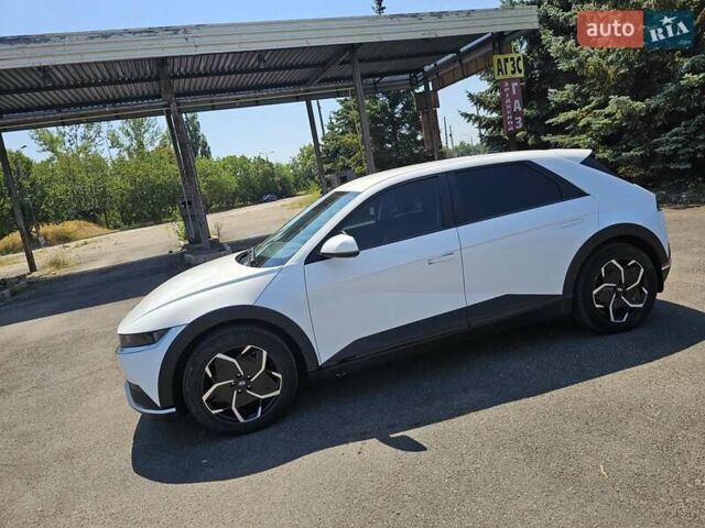 Белый Хендай Ioniq 5, объемом двигателя 0 л и пробегом 27 тыс. км за 25400 $, фото 1 на Automoto.ua