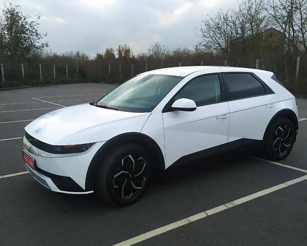 Белый Хендай Ioniq 5, объемом двигателя 0 л и пробегом 81 тыс. км за 23900 $, фото 1 на Automoto.ua