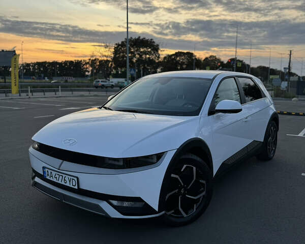 Белый Хендай Ioniq 5, объемом двигателя 0 л и пробегом 44 тыс. км за 26400 $, фото 1 на Automoto.ua