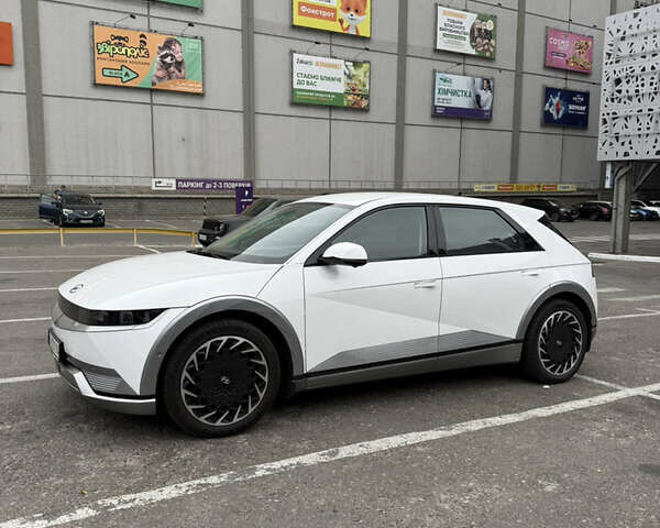 Белый Хендай Ioniq 5, объемом двигателя 0 л и пробегом 50 тыс. км за 28800 $, фото 1 на Automoto.ua