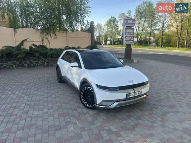 Белый Хендай Ioniq 5, объемом двигателя 0 л и пробегом 28 тыс. км за 30200 $, фото 1 на Automoto.ua