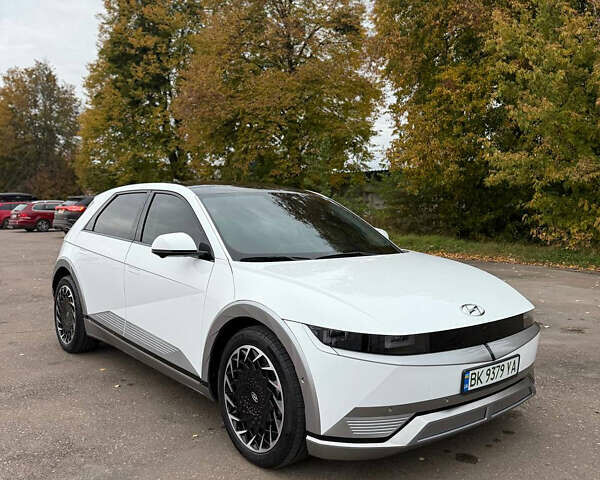 Белый Хендай Ioniq 5, объемом двигателя 0 л и пробегом 33 тыс. км за 33999 $, фото 1 на Automoto.ua