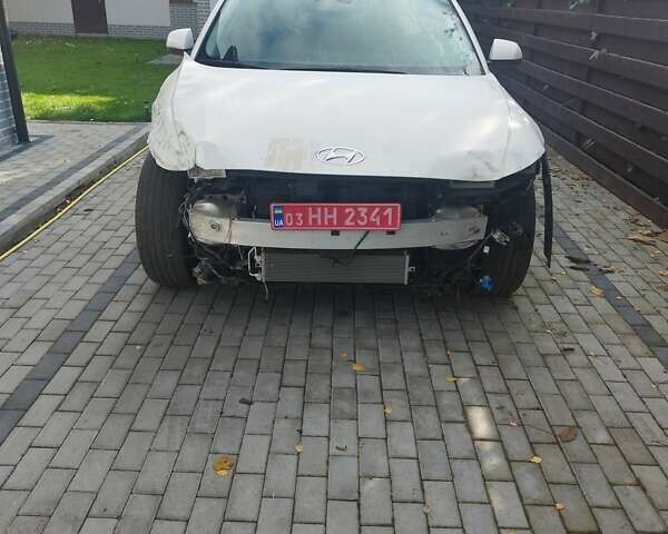 Белый Хендай Ioniq 5, объемом двигателя 0 л и пробегом 5 тыс. км за 14000 $, фото 1 на Automoto.ua