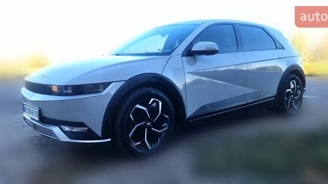 Серый Хендай Ioniq 5, объемом двигателя 0 л и пробегом 56 тыс. км за 27500 $, фото 1 на Automoto.ua