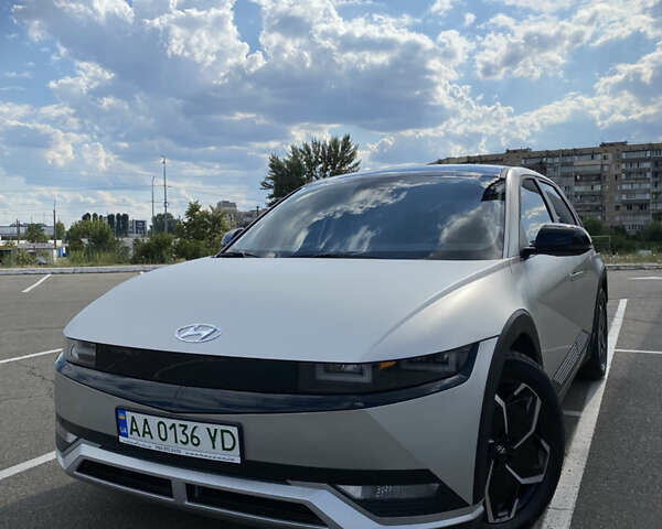 Серый Хендай Ioniq 5, объемом двигателя 0 л и пробегом 28 тыс. км за 27000 $, фото 1 на Automoto.ua