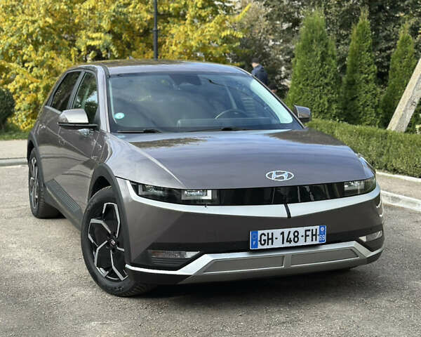 Серый Хендай Ioniq 5, объемом двигателя 0 л и пробегом 185 тыс. км за 23900 $, фото 1 на Automoto.ua