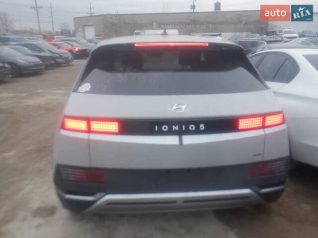 Серый Хендай Ioniq 5, объемом двигателя 0 л и пробегом 27 тыс. км за 18400 $, фото 1 на Automoto.ua