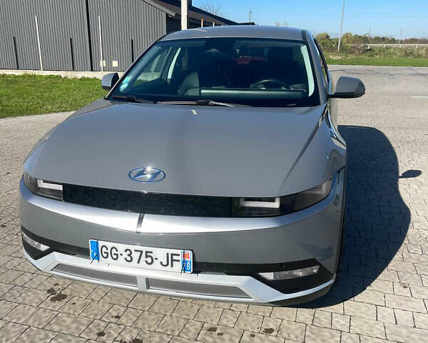 Серый Хендай Ioniq 5, объемом двигателя 0 л и пробегом 113 тыс. км за 23800 $, фото 1 на Automoto.ua