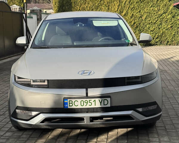 Серый Хендай Ioniq 5, объемом двигателя 0 л и пробегом 36 тыс. км за 24500 $, фото 1 на Automoto.ua