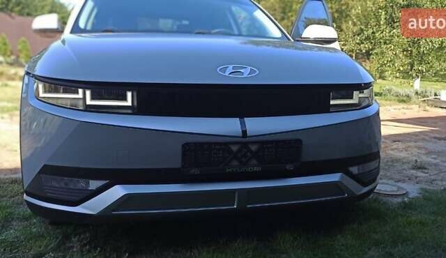 Серый Хендай Ioniq 5, объемом двигателя 0 л и пробегом 39 тыс. км за 23800 $, фото 1 на Automoto.ua