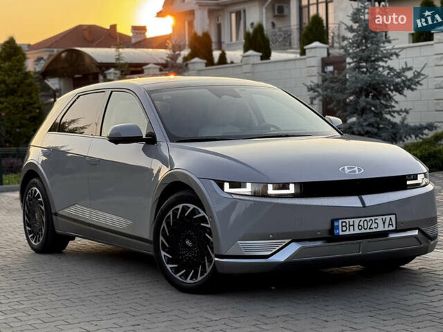 Серый Хендай Ioniq 5, объемом двигателя 0 л и пробегом 35 тыс. км за 29000 $, фото 1 на Automoto.ua