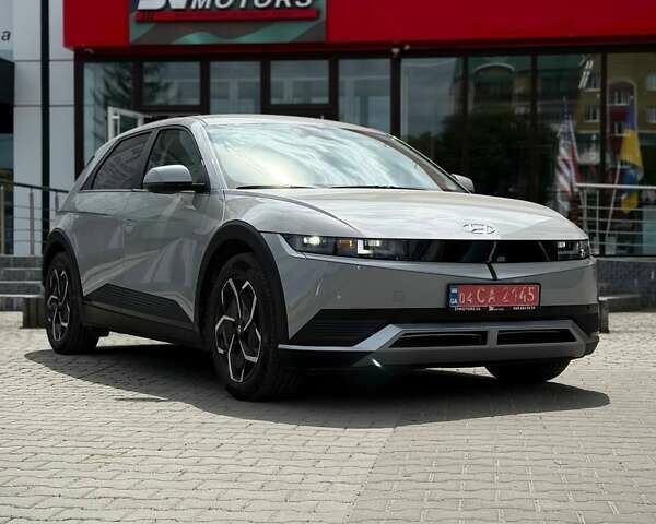 Серый Хендай Ioniq 5, объемом двигателя 0 л и пробегом 56 тыс. км за 26900 $, фото 1 на Automoto.ua