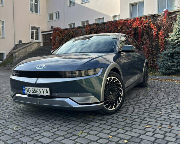 Серый Хендай Ioniq 5, объемом двигателя 0 л и пробегом 40 тыс. км за 28300 $, фото 1 на Automoto.ua