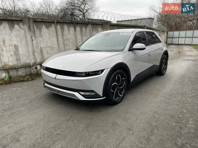 Серый Хендай Ioniq 5, объемом двигателя 0 л и пробегом 30 тыс. км за 17999 $, фото 1 на Automoto.ua