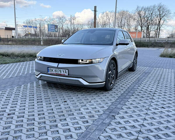 Серый Хендай Ioniq 5, объемом двигателя 0 л и пробегом 27 тыс. км за 30500 $, фото 1 на Automoto.ua