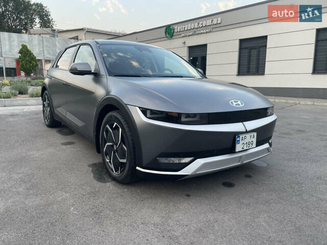 Серый Хендай Ioniq 5, объемом двигателя 0 л и пробегом 7 тыс. км за 30999 $, фото 1 на Automoto.ua