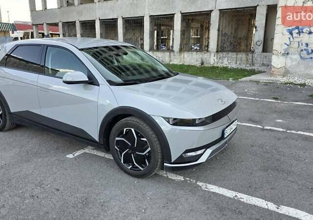 Серый Хендай Ioniq 5, объемом двигателя 0 л и пробегом 4 тыс. км за 23500 $, фото 1 на Automoto.ua
