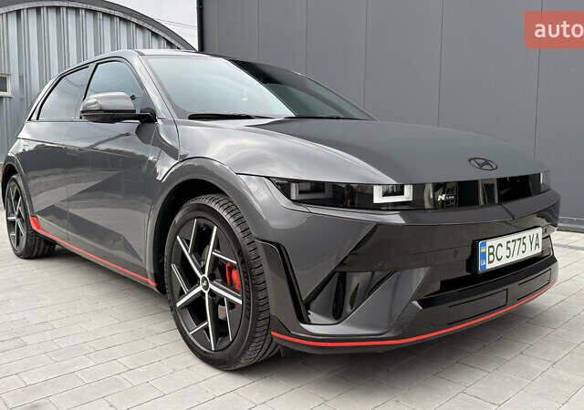 Серый Хендай Ioniq 5, объемом двигателя 0 л и пробегом 2 тыс. км за 40500 $, фото 1 на Automoto.ua
