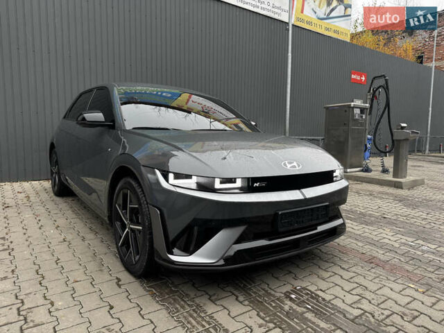 Серый Хендай Ioniq 5, объемом двигателя 0 л и пробегом 8 тыс. км за 49500 $, фото 1 на Automoto.ua