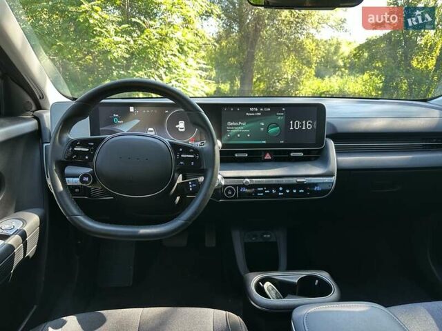 Синий Хендай Ioniq 5, объемом двигателя 0 л и пробегом 8 тыс. км за 27800 $, фото 1 на Automoto.ua