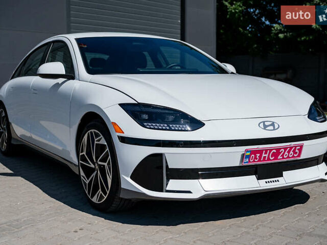 Белый Хендай IONIQ 6, объемом двигателя 0 л и пробегом 4 тыс. км за 27900 $, фото 1 на Automoto.ua