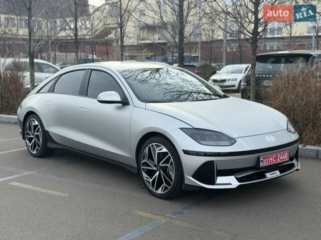 Серый Хендай IONIQ 6, объемом двигателя 0 л и пробегом 10 тыс. км за 28900 $, фото 1 на Automoto.ua