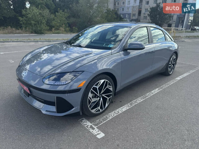 Серый Хендай IONIQ 6, объемом двигателя 0 л и пробегом 39 тыс. км за 31000 $, фото 1 на Automoto.ua