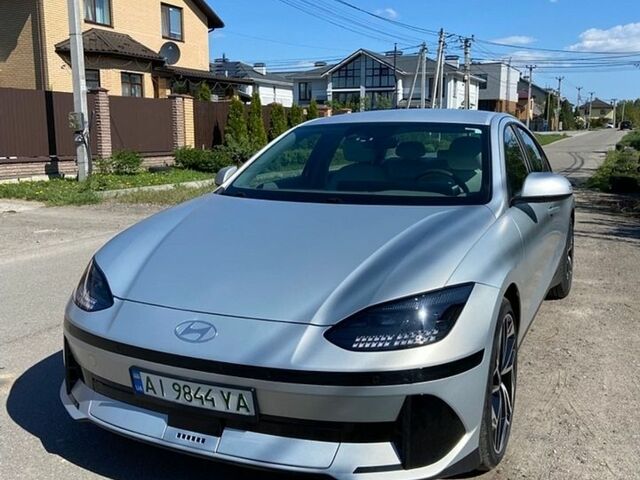 Серый Хендай IONIQ 6, объемом двигателя 0 л и пробегом 42 тыс. км за 24800 $, фото 1 на Automoto.ua