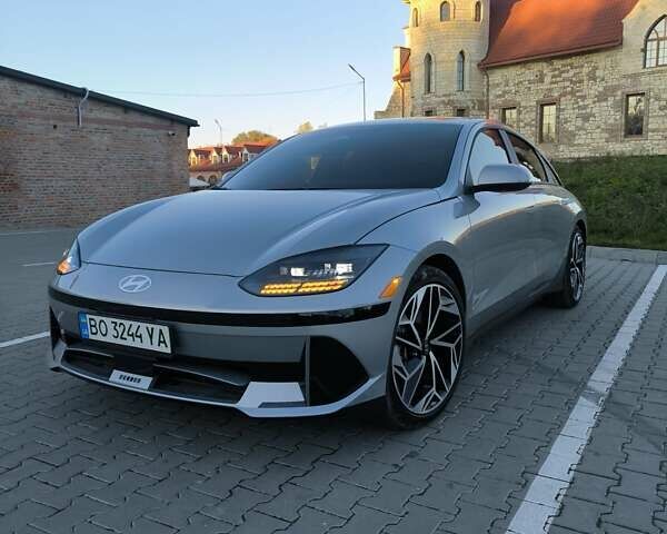 Серый Хендай IONIQ 6, объемом двигателя 0 л и пробегом 19 тыс. км за 26650 $, фото 1 на Automoto.ua