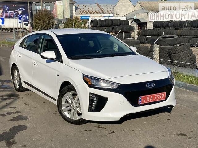 Белый Хендай Ioniq Electric, объемом двигателя 0 л и пробегом 207 тыс. км за 15000 $, фото 1 на Automoto.ua