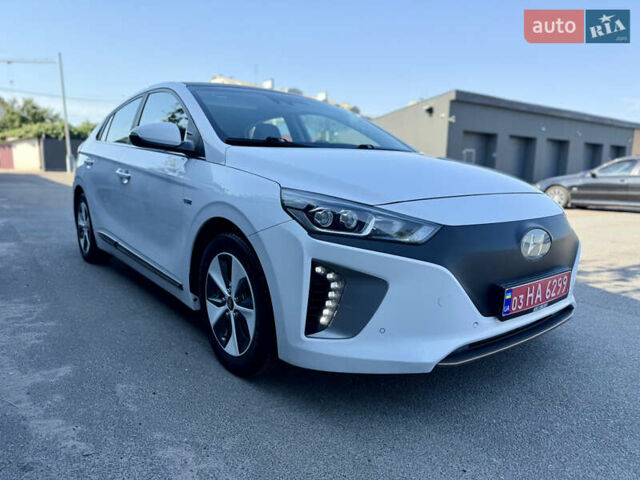 Белый Хендай Ioniq Electric, объемом двигателя 0 л и пробегом 59 тыс. км за 13200 $, фото 1 на Automoto.ua