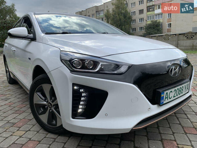 Белый Хендай Ioniq Electric, объемом двигателя 0 л и пробегом 60 тыс. км за 18000 $, фото 1 на Automoto.ua