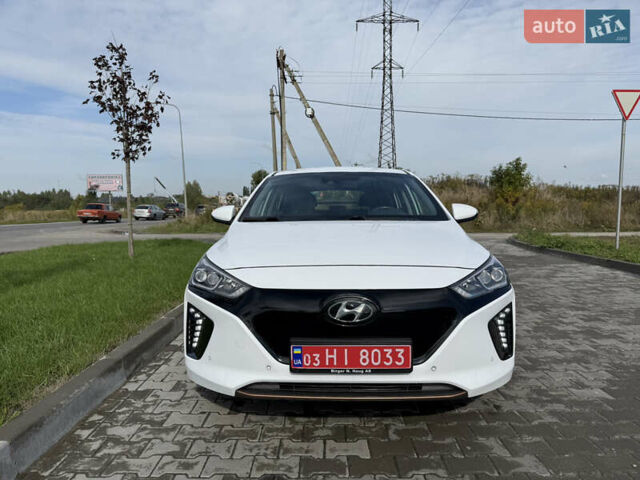 Хендай Ioniq Electric 2018 у Луцьку на Automoto.ua Білий Хендай Ioniq Electric, об'ємом двигуна 0 л та пробігом 119 тис. км за 13000 $, фото 1 на Automoto.ua
