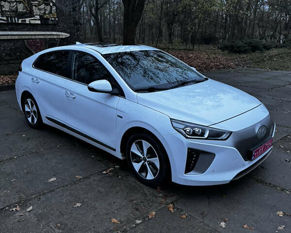 Білий Хендай Ioniq Electric, об'ємом двигуна 0 л та пробігом 116 тис. км за 13999 $, фото 1 на Automoto.ua
