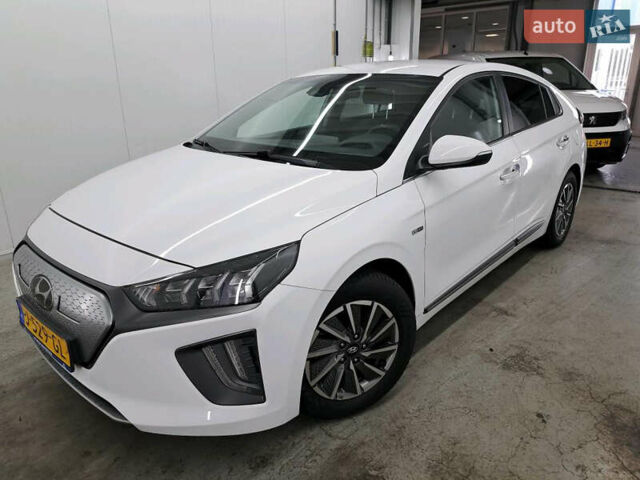 Хендай Ioniq Electric 2020 в Кропивницком (Кировограде) на Automoto.ua Белый Хендай Ioniq Electric, объемом двигателя 0 л и пробегом 48 тыс. км за 16600 $, фото 1 на Automoto.ua