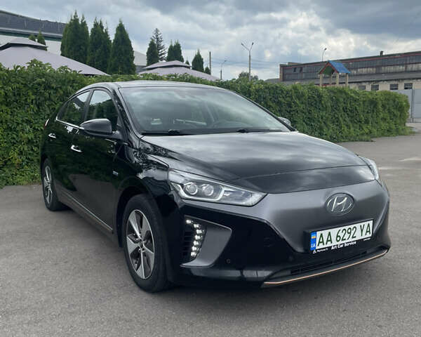 Черный Хендай Ioniq Electric, объемом двигателя 0 л и пробегом 67 тыс. км за 19900 $, фото 1 на Automoto.ua