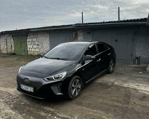 Черный Хендай Ioniq Electric, объемом двигателя 0 л и пробегом 140 тыс. км за 13500 $, фото 1 на Automoto.ua