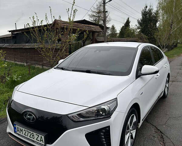 Хендай Ioniq Electric, объемом двигателя 0 л и пробегом 95 тыс. км за 15500 $, фото 1 на Automoto.ua