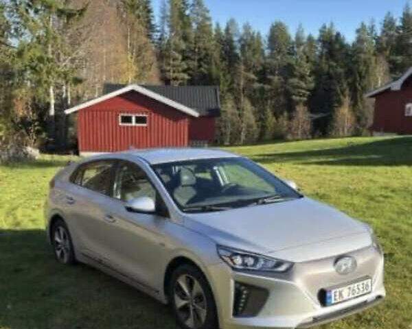 Серый Хендай Ioniq Electric, объемом двигателя 0 л и пробегом 102 тыс. км за 12500 $, фото 1 на Automoto.ua