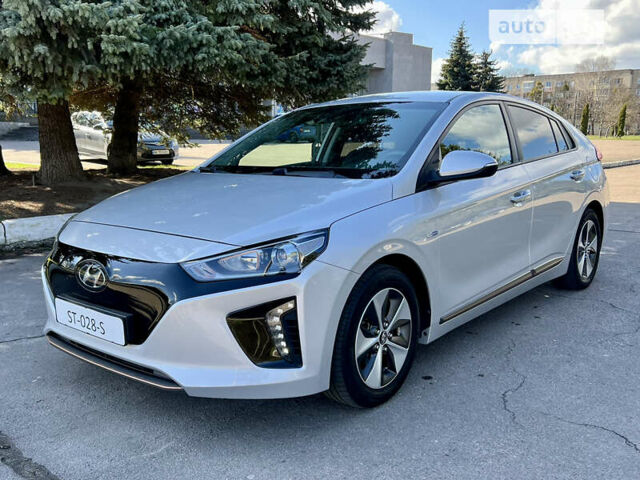 Сірий Хендай Ioniq Electric, об'ємом двигуна 0 л та пробігом 111 тис. км за 14999 $, фото 1 на Automoto.ua