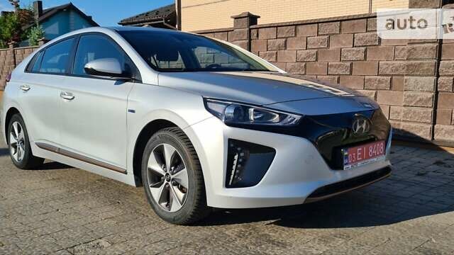 Серый Хендай Ioniq Electric, объемом двигателя 0 л и пробегом 95 тыс. км за 13700 $, фото 1 на Automoto.ua