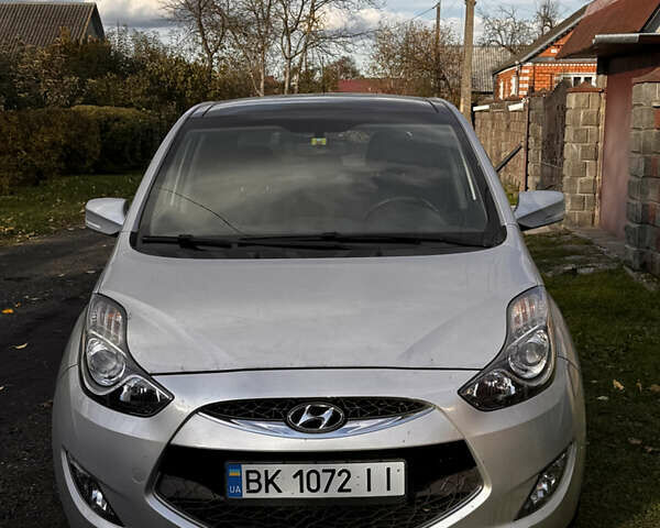 Серый Хендай ix20, объемом двигателя 1.6 л и пробегом 228 тыс. км за 12000 $, фото 1 на Automoto.ua