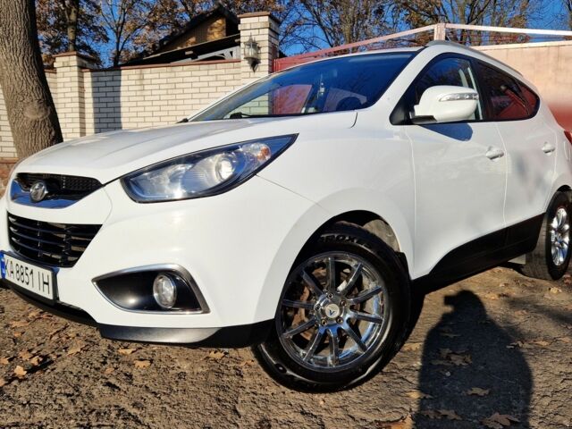 Белый Хендай их35, объемом двигателя 2 л и пробегом 226 тыс. км за 10300 $, фото 1 на Automoto.ua