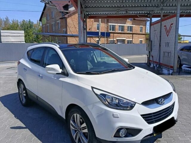 Белый Хендай их35, объемом двигателя 2 л и пробегом 135 тыс. км за 16350 $, фото 1 на Automoto.ua