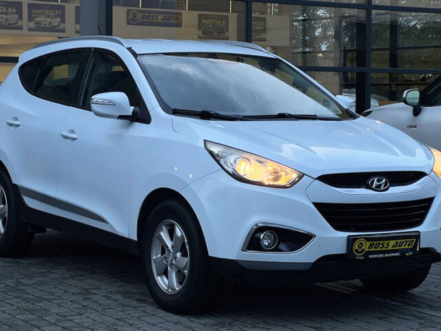 Белый Хендай их35, объемом двигателя 2 л и пробегом 270 тыс. км за 12500 $, фото 1 на Automoto.ua