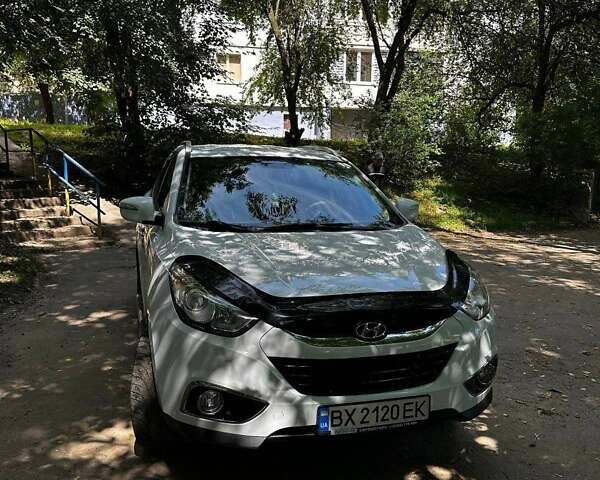 Белый Хендай их35, объемом двигателя 2 л и пробегом 162 тыс. км за 11300 $, фото 1 на Automoto.ua