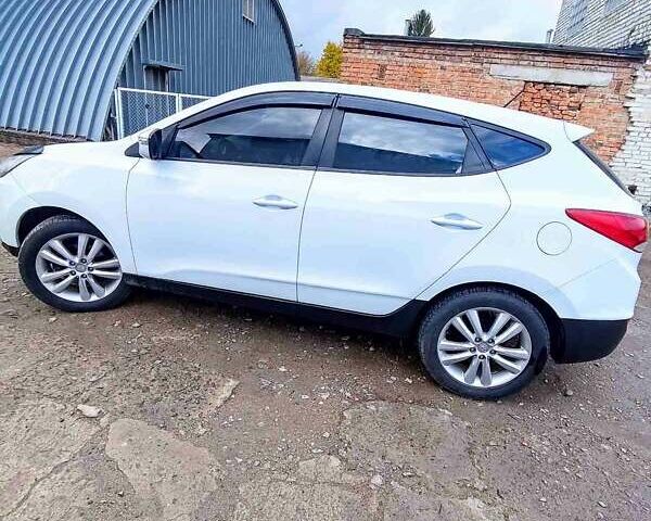 Білий Хендай іх35, об'ємом двигуна 2 л та пробігом 200 тис. км за 10800 $, фото 1 на Automoto.ua